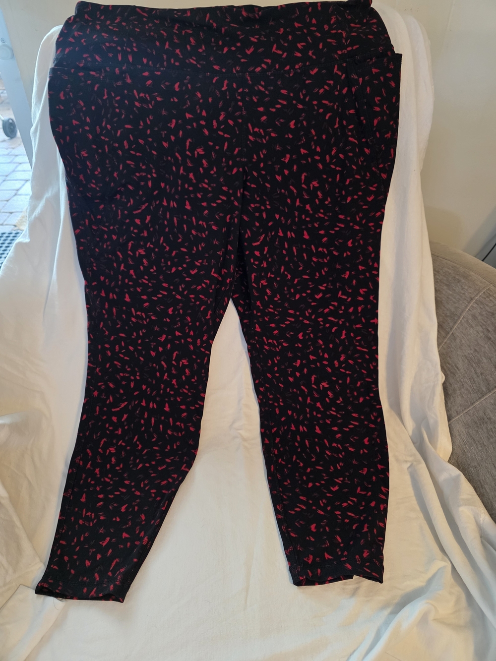 Livi Black Leggings with Red Confetti Print, Size 22/24